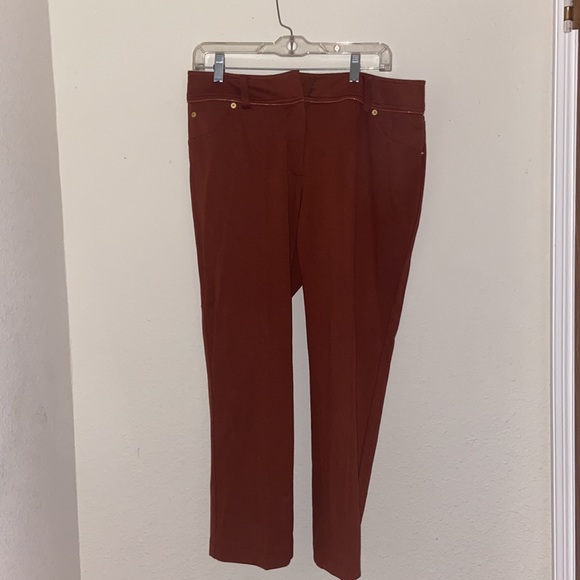 Tina Knowles (Beyonce’s Mother) Business Suit - Picture 2 of 4